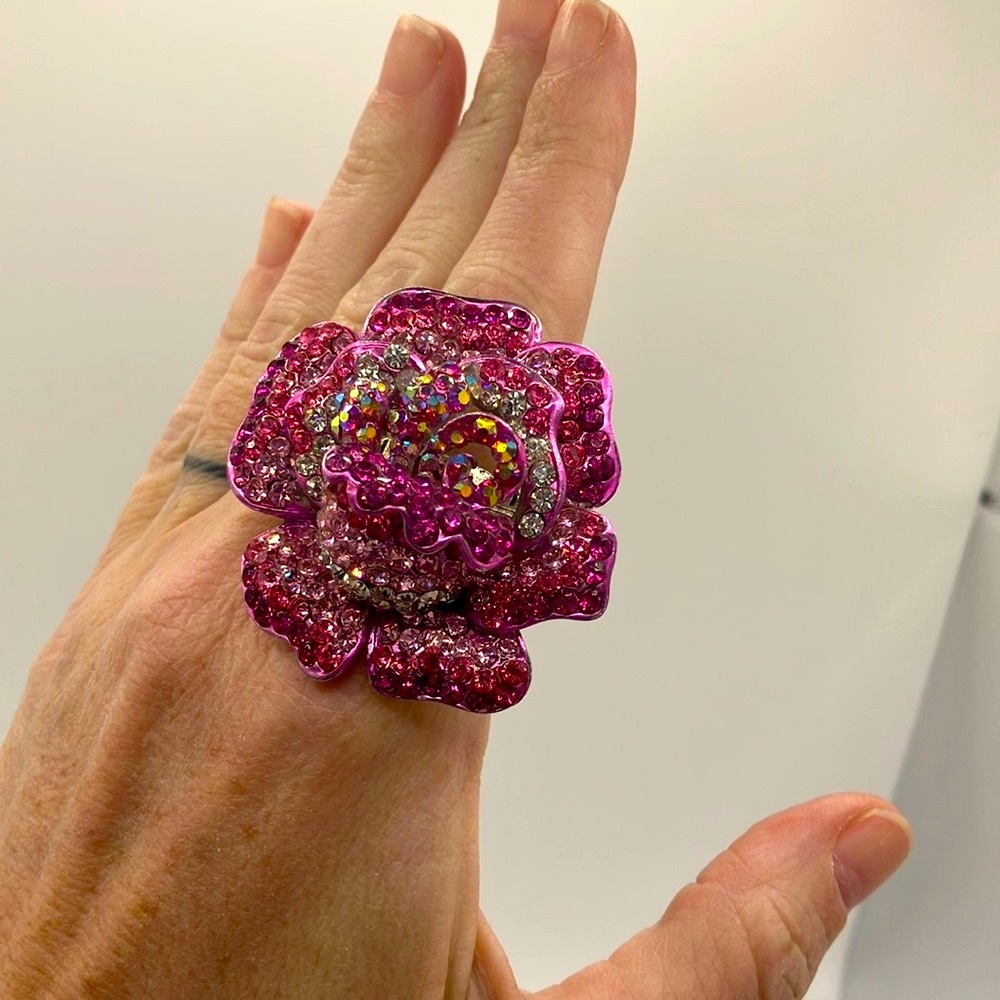 Vibrant Pink and Orange Ring Set with Floral Design stretch rings 2/$20🎉 - Picture 2 of 8